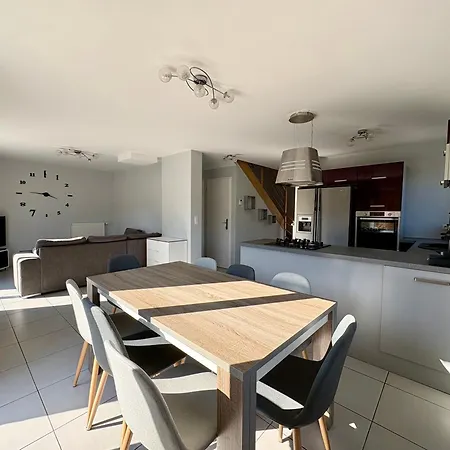 Hébergement de vacances 6 à 8 Pers Au Bord Du *